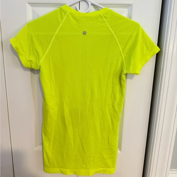 lululemon short sleeve swiftly *hip length - Picture 3 of 4